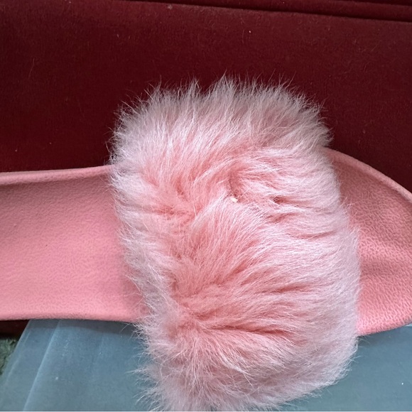 UGG Royale Women's Pink Fluffy Slippers - Picture 1 of 2